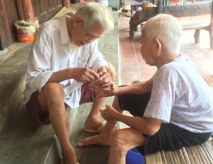 Những hình ảnh cảm động về tình yêu tuổi xế chiều-2