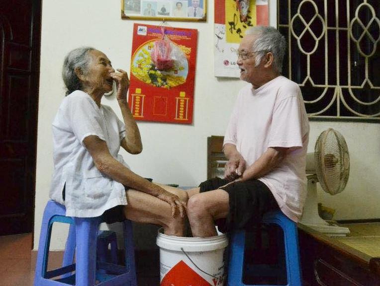 Những hình ảnh cảm động về tình yêu tuổi xế chiều-4