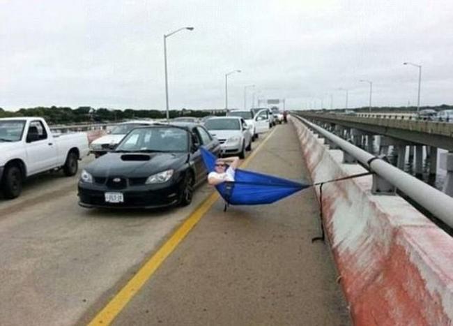 Hành động không giống ai của các quý ông hài hước-13