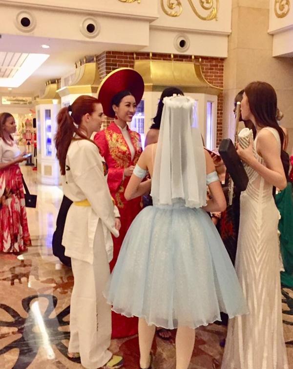 Thưởng thức tài nghệ chơi đàn bầu của hoa hậu Đỗ Mỹ Linh-5