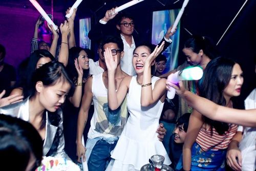 Như thường lệ, Tăng Thanh Hà vẫn chỉ đón sinh nhật bên nhóm bạn thân thiết này-8