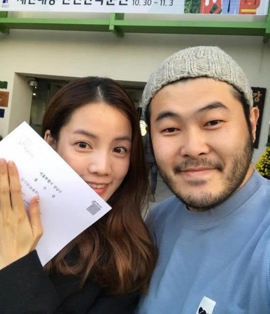 Sao Hàn 25/10: Hyun Bin gây thất vọng với vẻ ngoài già dặn, tóc dài và để râu-6