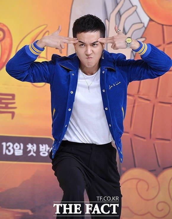 Sao Hàn 25/10: Hyun Bin gây thất vọng với vẻ ngoài già dặn, tóc dài và để râu-9