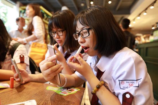 Thỏ Bảy Màu, Cô bé Xô, Gấu AK ‘đốn tim’ giới trẻ-4