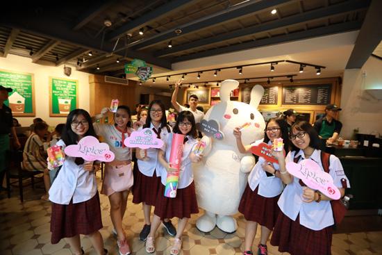 Thỏ Bảy Màu, Cô bé Xô, Gấu AK ‘đốn tim’ giới trẻ-7