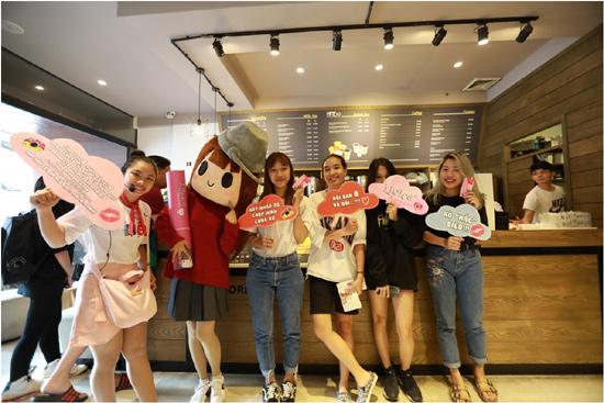 Thỏ Bảy Màu, Cô bé Xô, Gấu AK ‘đốn tim’ giới trẻ-8