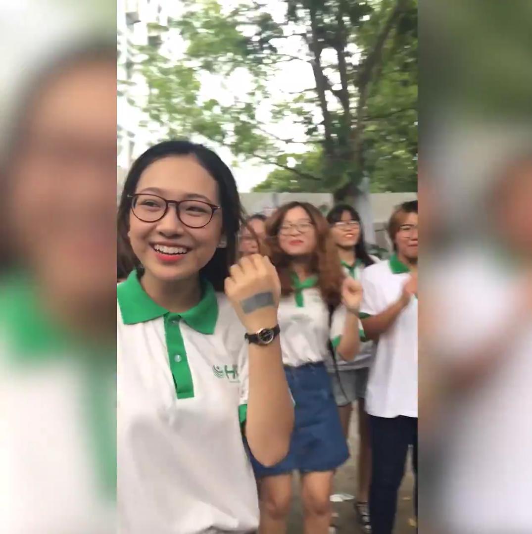 Bạn cùng lớp nhà người ta: Học Ngoại thương, đã xinh lại còn nhảy đẹp!-1