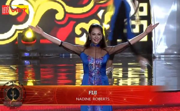 Huyền My cùng dàn thí sinh chào sân đầy khí thế-5