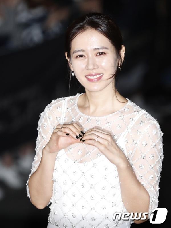 Giải Oscar Hàn Quốc gây sốc: Nữ diễn viên vừa nhận giải Tân binh đã lên luôn Ảnh hậu-10