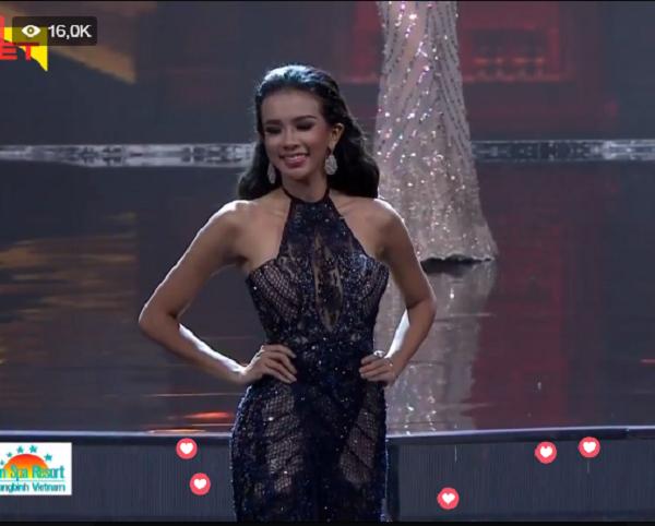 Huyền My tự tin trình diễn trang phục dạ hội-2