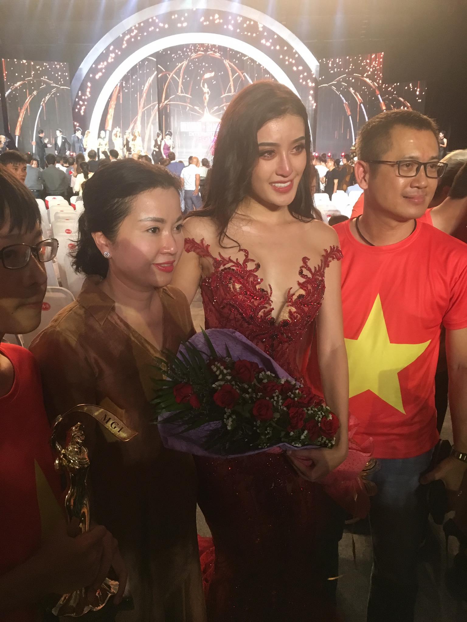 Huyền My bật khóc như mưa sau chung kết, loạt Sao Việt tấp nập vào an ủi-5