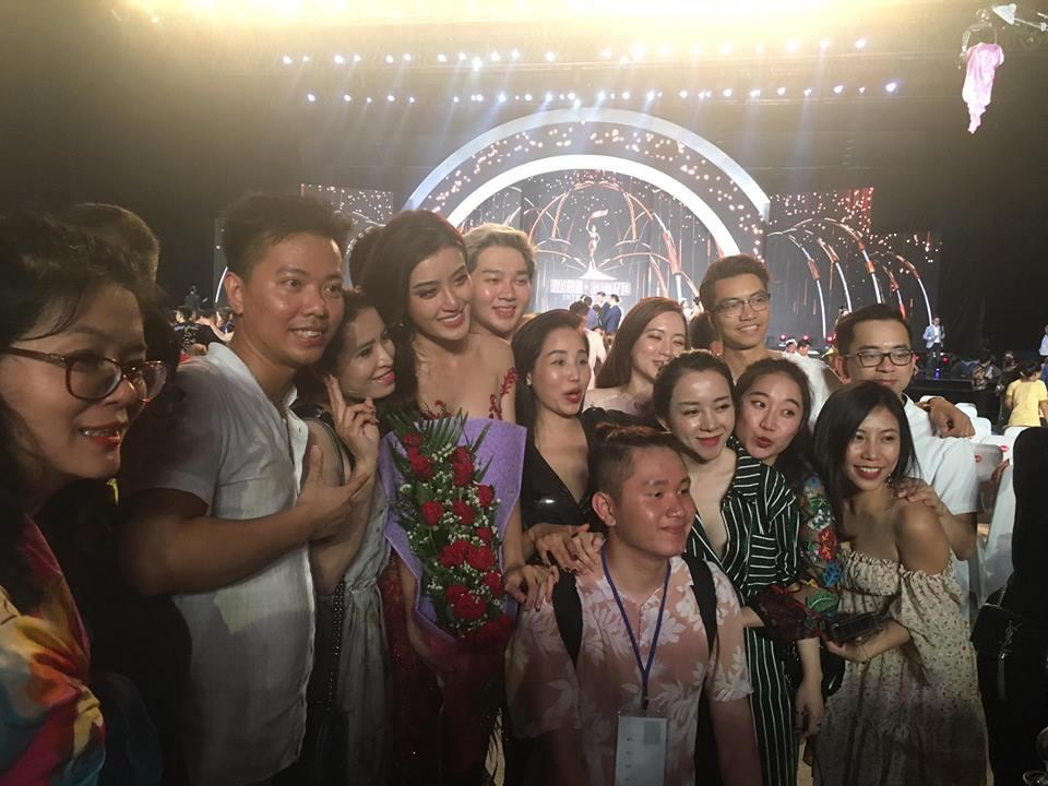 Huyền My bật khóc như mưa sau chung kết, loạt Sao Việt tấp nập vào an ủi-7