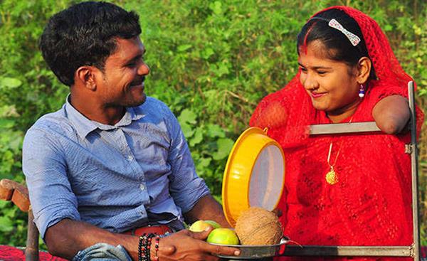 Tình yêu đáng ngưỡng mộ của chú rể bại liệt và cô dâu không có tứ chi-2