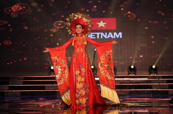 Nhìn lại hành trình tỏa sáng của Huyền My ở Miss Grand International 2017-3