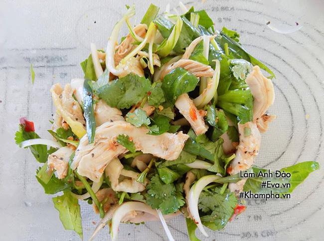 Bữa sáng vừa ngon lại no căng bụng với xôi gà trộn rau răm-8