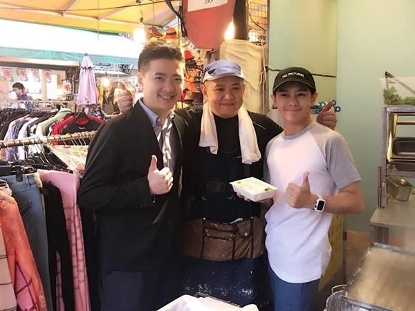 Khẳng định tình anh em gắn bó, Lâm Chí Dĩnh đến ủng hộ anh trai bán đồ ăn vỉa hè-4