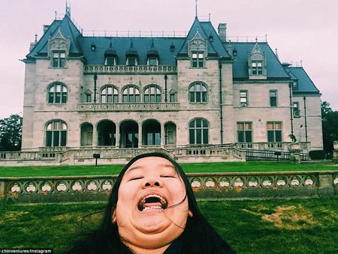 Cư dân mạng phát sốt với trào lưu 'Đưa cằm đi khắp thế gian' của cô nàng 9X