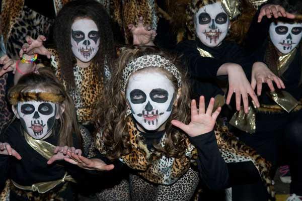 Những phong tục đón Halloween độc đáo không tưởng trên thế giới-2