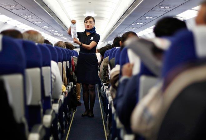 Nữ tiếp viên hàng không tiết lộ mặt tối của nghề: Ngủ với khách giàu có, cặp kè cùng phi công đã có vợ-2