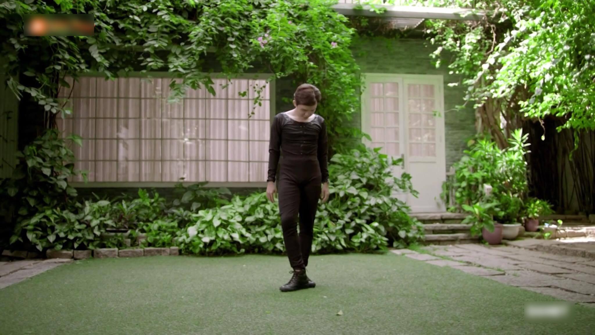 Gu thời trang đời thường khác xa phim ảnh của anh chàng đồng tính Gia Khánh trong Glee-3