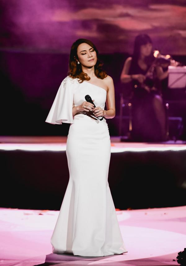 Làm giám khảo Miss Grand 2017, Lý Nhã Kỳ soán ngôi sao mặc đẹp trên thảm đỏ tuần này-7