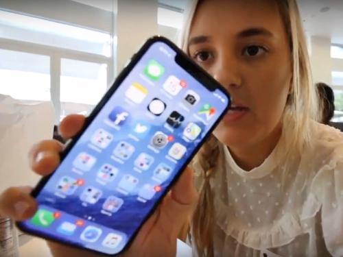 9X khoe iPhone X trước ngày mở bán