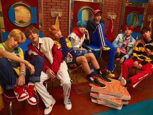 BTS đã ‘vượt mặt’ cả Selena Gomez, Miley Cyrus trên đất Mỹ?