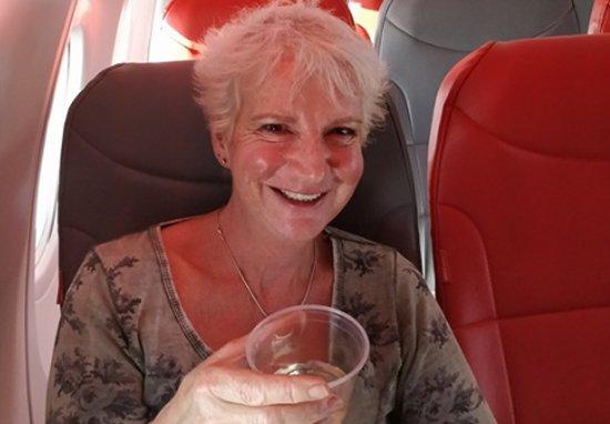 Gặp may mắn bất ngờ, người phụ nữ bao trọn cả chuyến bay chỉ với giá rẻ mạt chưa từng thấy-1