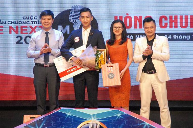 Nam vương Đại học Quốc gia Hà Nội cao 1,8 m, giỏi tiếng Đức, đam mê làm MC-2