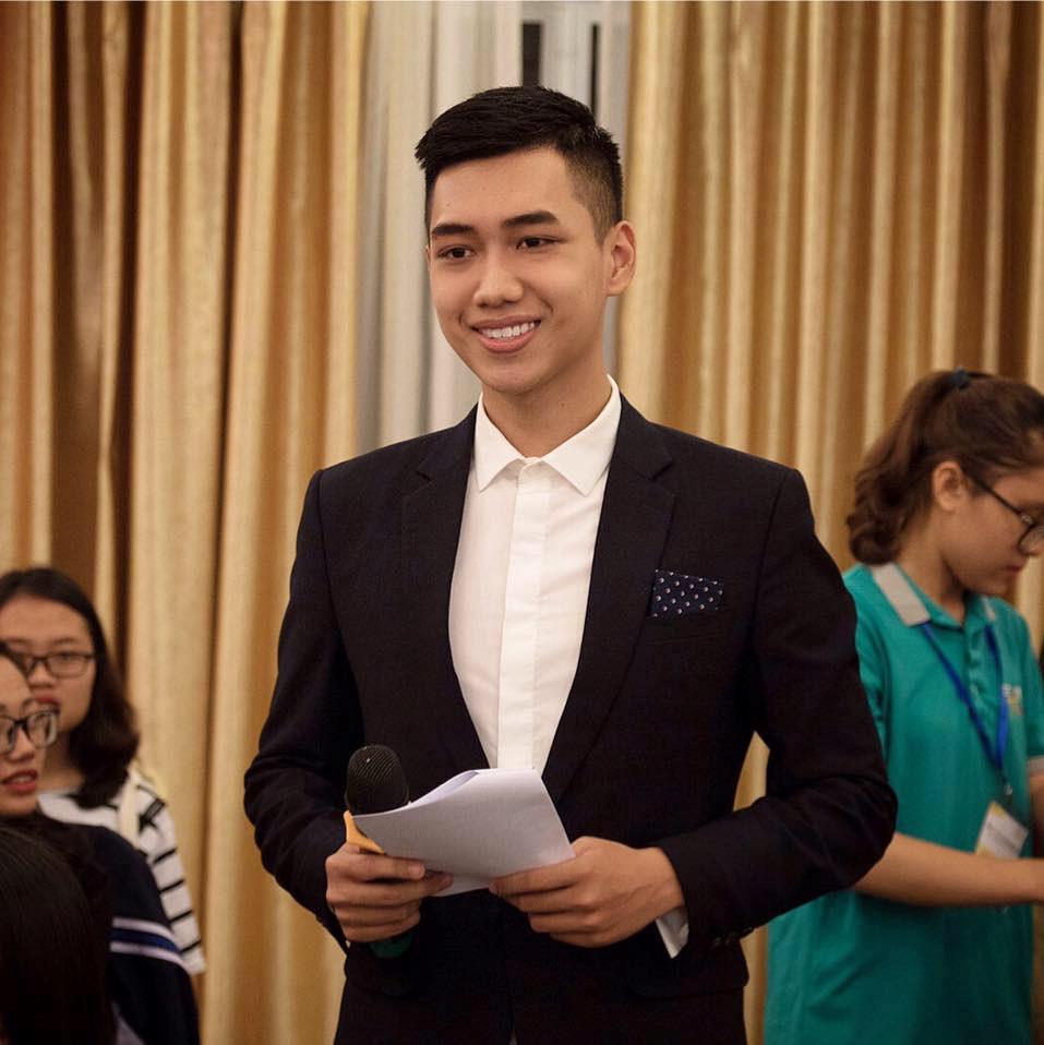 Nam vương Đại học Quốc gia Hà Nội cao 1,8 m, giỏi tiếng Đức, đam mê làm MC-4