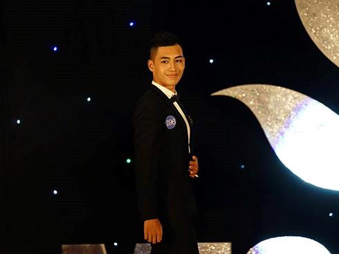 Nam vương Đại học Quốc gia Hà Nội cao 1,8 m, giỏi tiếng Đức, đam mê làm MC