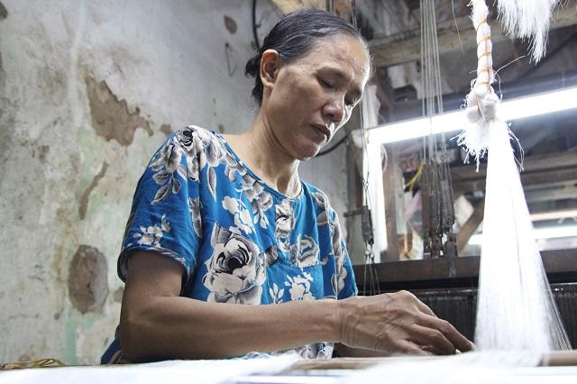 Đến Vạn Phúc xem cận cảnh quy trình sản xuất lụa tơ tằm ở làng nghề 1.000 năm tuổi-3