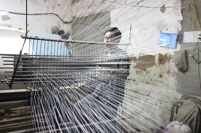 Đến Vạn Phúc xem cận cảnh quy trình sản xuất lụa tơ tằm ở làng nghề 1.000 năm tuổi-5