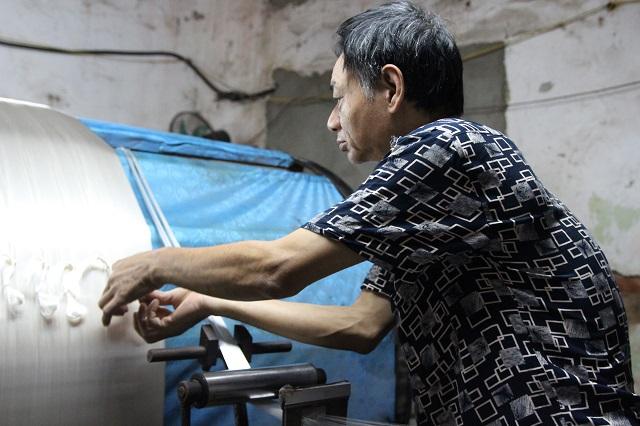 Đến Vạn Phúc xem cận cảnh quy trình sản xuất lụa tơ tằm ở làng nghề 1.000 năm tuổi-6