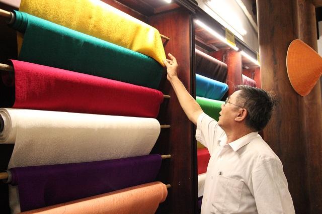 Đến Vạn Phúc xem cận cảnh quy trình sản xuất lụa tơ tằm ở làng nghề 1.000 năm tuổi-16