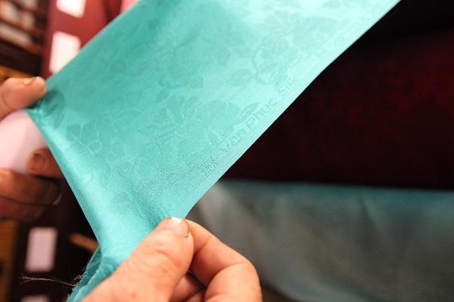 Đến Vạn Phúc xem cận cảnh quy trình sản xuất lụa tơ tằm ở làng nghề 1.000 năm tuổi-17