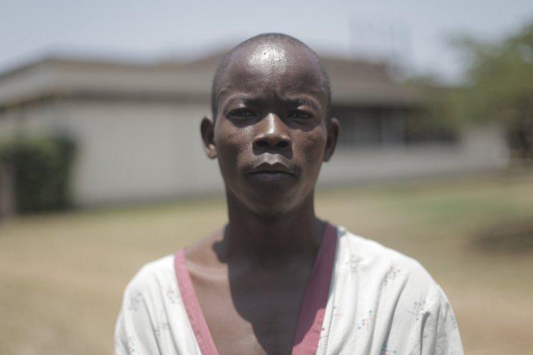 Niềm hạnh phúc của chàng trai trẻ có của quý dài hơn 1m sau khi được phẫu thuật thu nhỏ-1