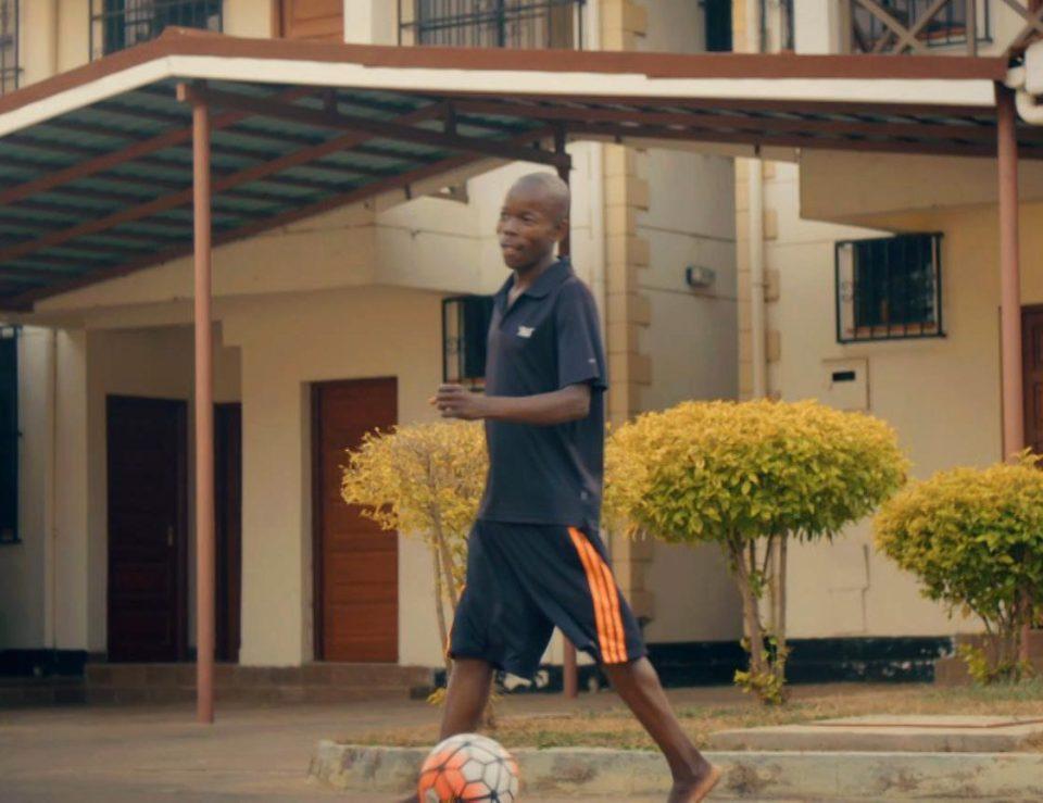 Niềm hạnh phúc của chàng trai trẻ có của quý dài hơn 1m sau khi được phẫu thuật thu nhỏ-2