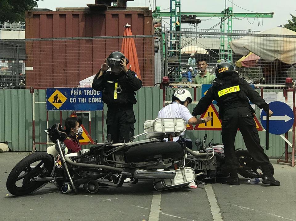 Tạm đình chỉ chiến sĩ cảnh sát cơ động hành hung nam sinh giữa phố-1