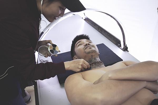 Hậu trường rùng rợn của ca ghép đầu đầu tiên trên màn ảnh Việt Nam-2