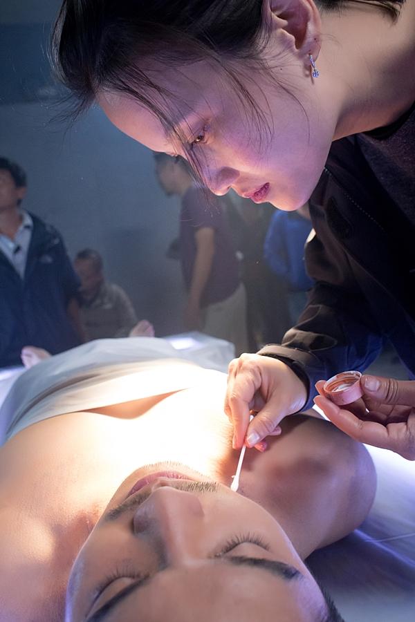 Hậu trường rùng rợn của ca ghép đầu đầu tiên trên màn ảnh Việt Nam-7