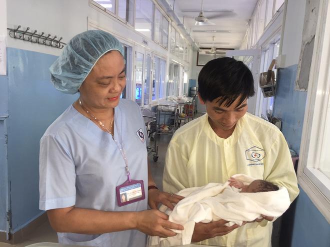 Sự sống mong manh của nữ giáo viên quyết đánh đổi mạng sống của mình để con được chào đời-3