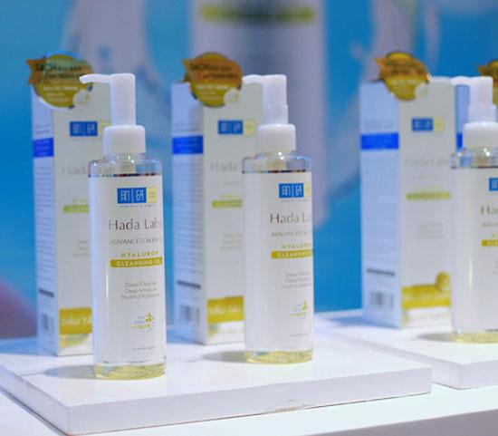 Minh Hằng trẻ trung tại ‘Bản giao hưởng Water In Oil’-3