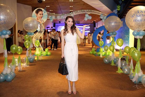 Minh Hằng trẻ trung tại ‘Bản giao hưởng Water In Oil’-5