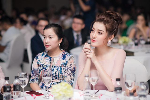 Trước cơn bão bị chê trách tại Miss Grand 2017, mẹ Huyền My bất ngờ lên tiếng bảo vệ con-6