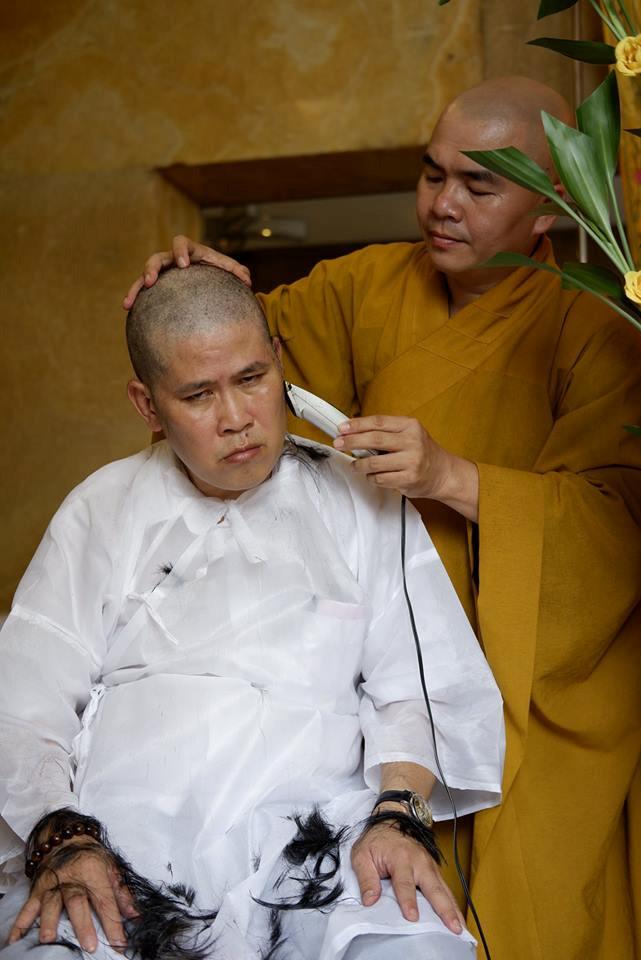 Diễn viên Phước Sang xuống tóc khi ba qua đời-1