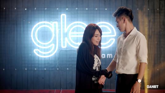 Glee: Angela Phương Trinh bị ba mẹ đuổi ra khỏi nhà vì mang thai với Rocker Nguyễn-1
