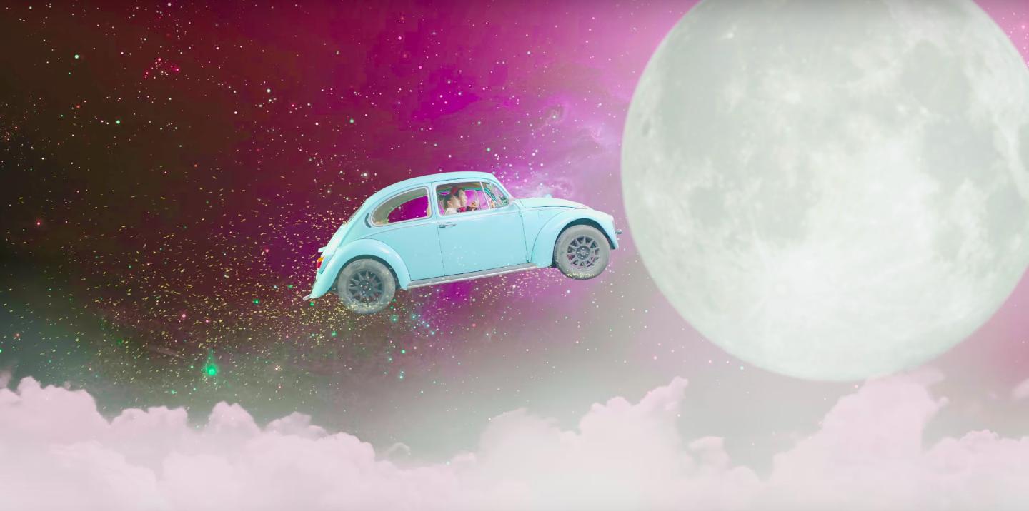 Vừa ra mắt, concept MV mới của Chi Pu lại bị soi hao hao sản phẩm âm nhạc của Park Bom 8 năm trước-4