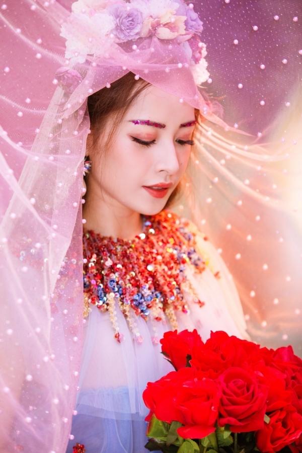 Chi Pu gây khó hiểu với trang phục lộ nội y trong MV Cho ta gần hơn-1