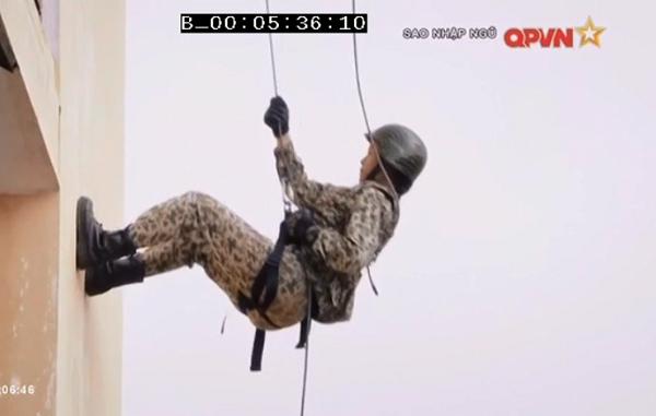 Chặt vỡ ngói bằng tay không, Hương Giang Idol múa ballet ăn mừng trong quân ngũ-2